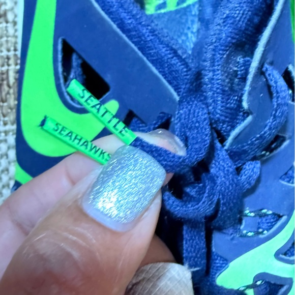 NIKE Seahawks Train Speed Lime Green and Navy Sneakers - M8.5/Euro 42. RARE! 💚💙💚 - Picture 8 of 8